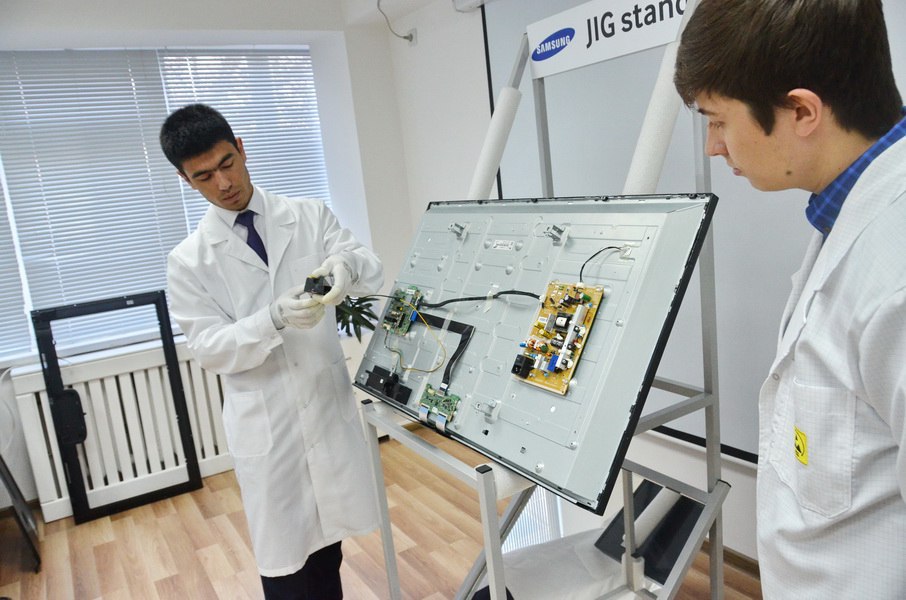 Round table, demo-tour and trainings within “Samsung Innovation Service Academy” project in Tashkent